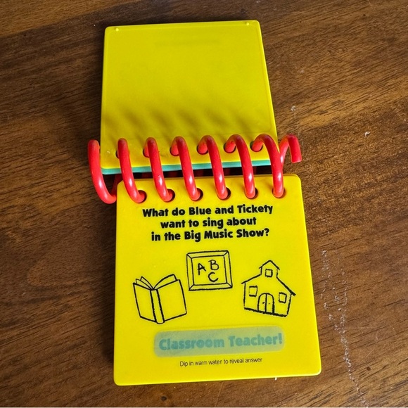 Blue’s Big Musical Handy Dandy NoteBook With Secret Revealable Clues 2000 - Picture 3 of 9